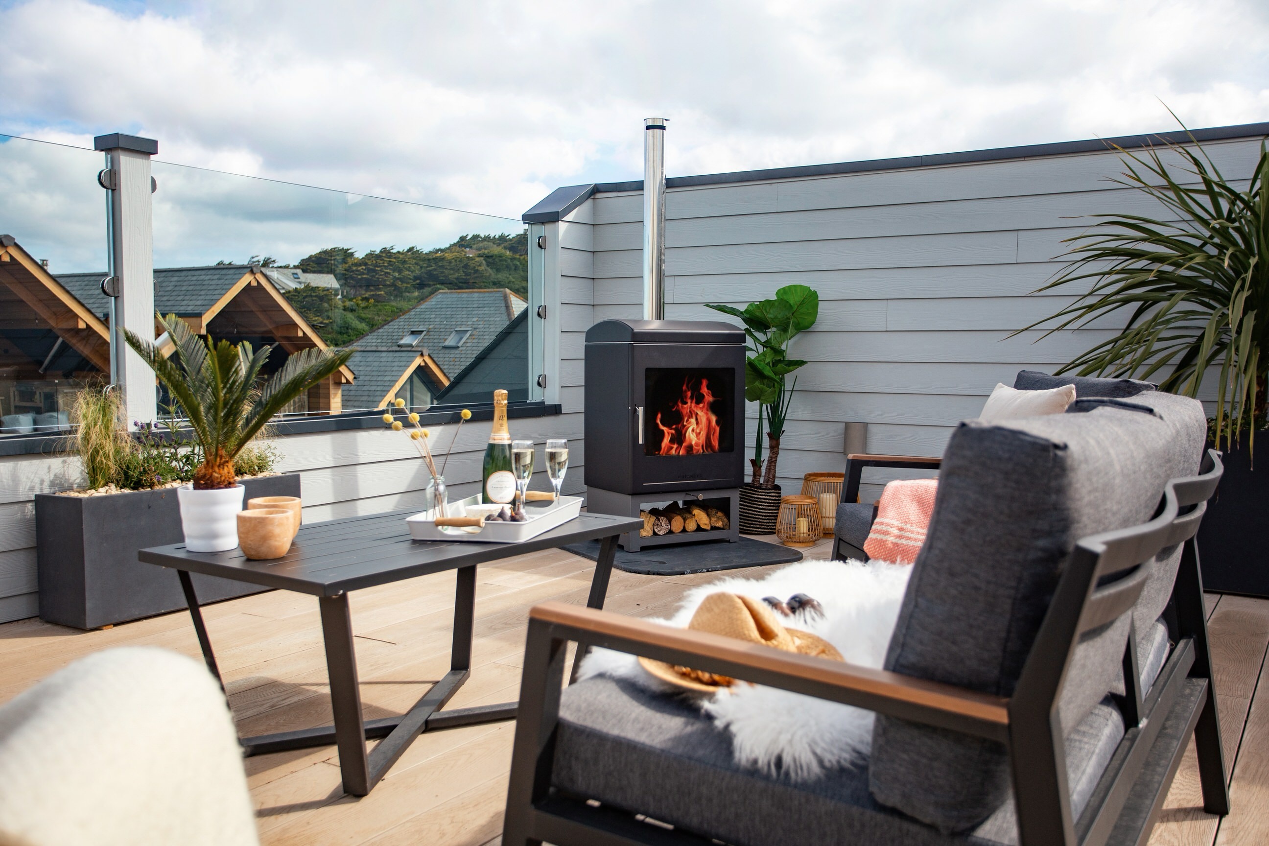 Driftwood, a luxury self-catering apartment with roof garden in Polzeath, North Cornwall