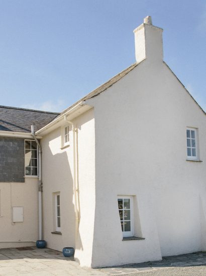 Exterior view of Ivy Cottage, a self-catering holiday home in Polzeath, North Cornwall