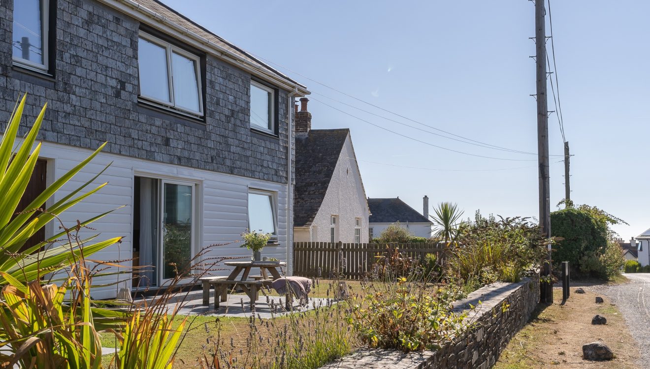 Penhwedhi a self-catering holiday apartment in Polzeath, North Cornwall