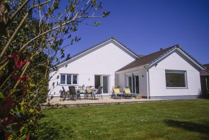Exterior of Slipper Rock, a self-catering holiday home in Rock, North Cornwall